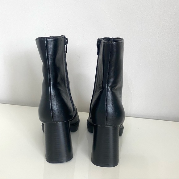 NWOB Rouge Helium Black Ankle Boots - Picture 8 of 10
